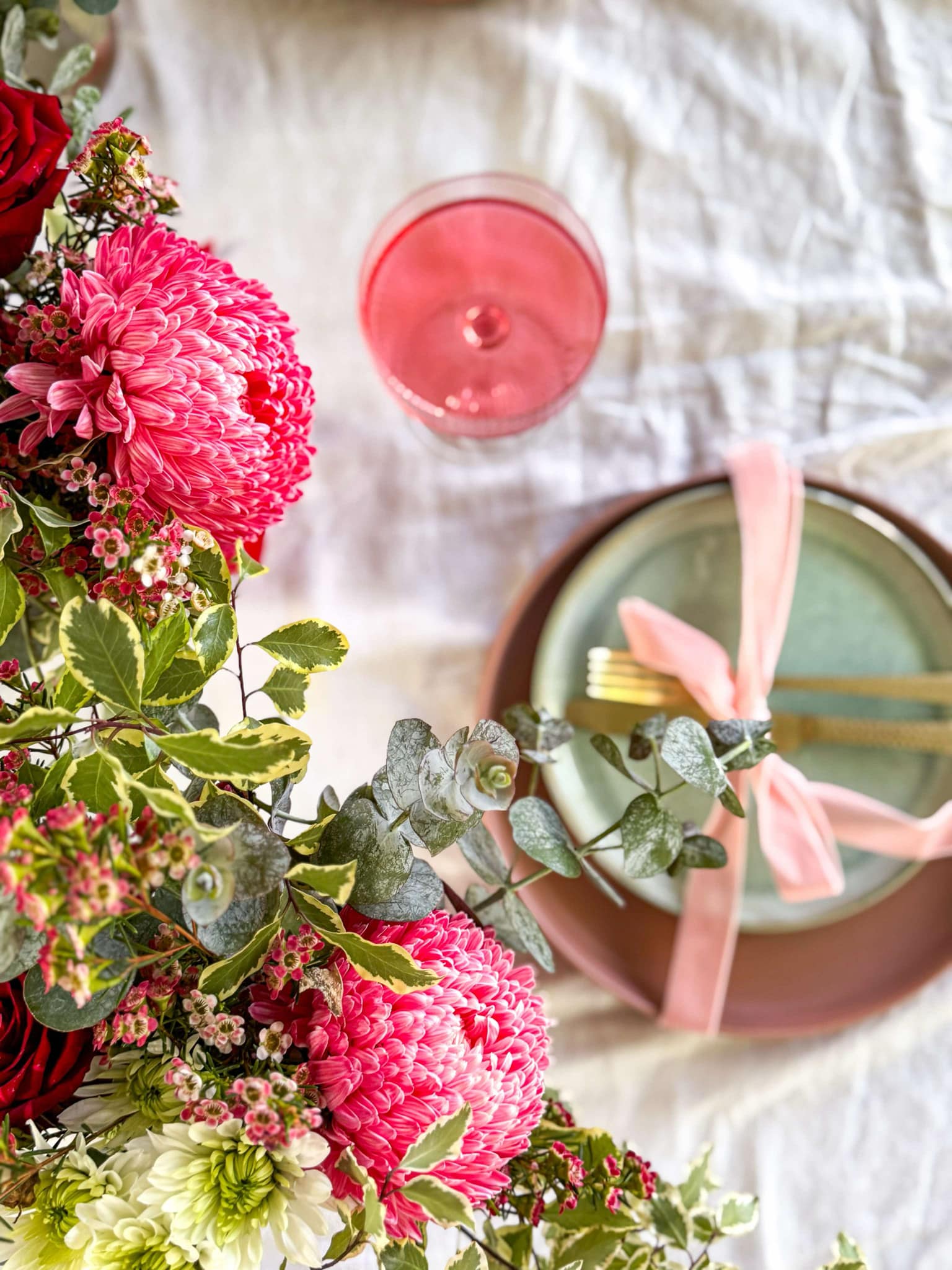 holiday-floral-centerpiece-for-table